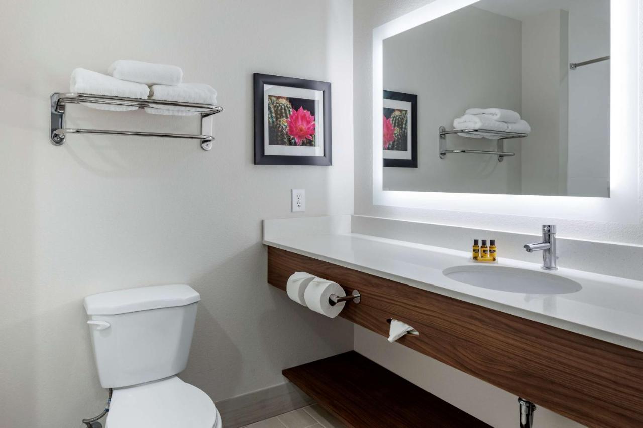 Best Western Plus Coachella Valley Inn & Suites Cathedral City Εξωτερικό φωτογραφία