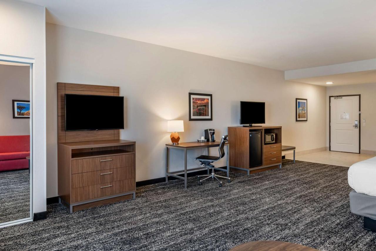Best Western Plus Coachella Valley Inn & Suites Cathedral City Εξωτερικό φωτογραφία